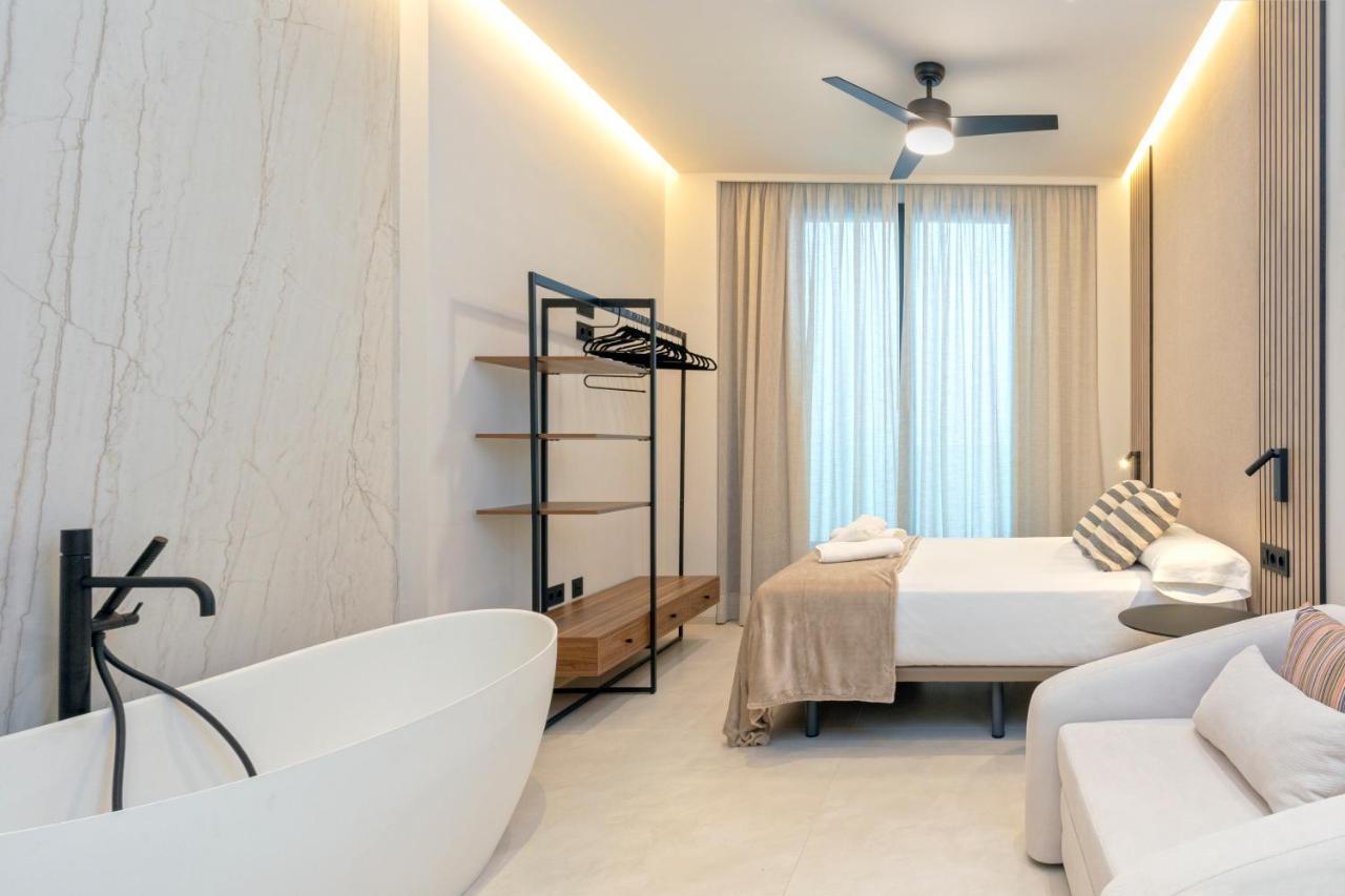מאלגה Magnificent Renovated 2Bd 2Bth Duplex With Backyard - City Centre מראה חיצוני תמונה